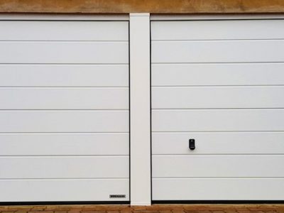Deux-portes-de-garage blanches / Guillope fenetres