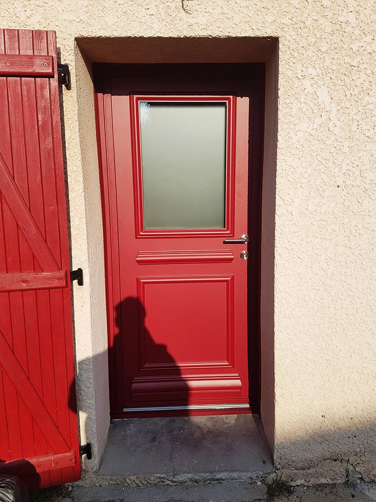 Porte rouge à Louviers